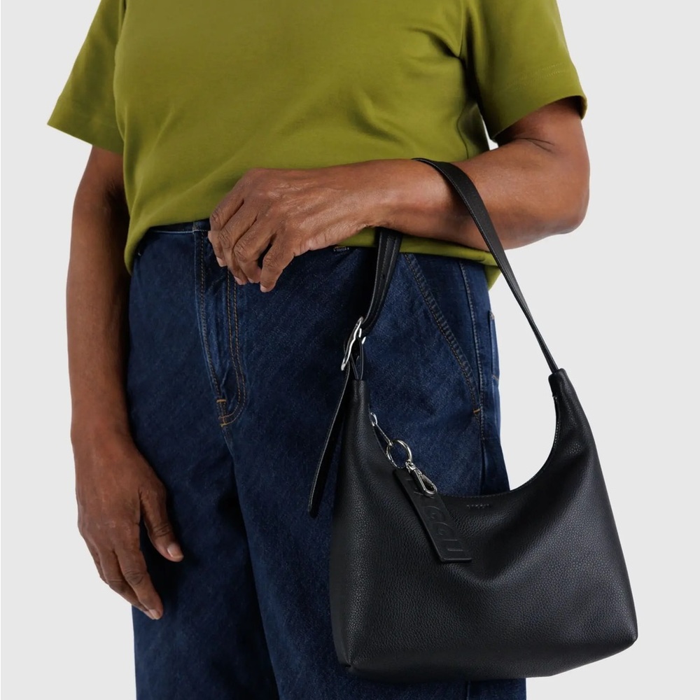 BAGGU Mini Recycled Leather Shoulder Bag
Black NWT NEW WITH TAGS - Picture 5 of 7